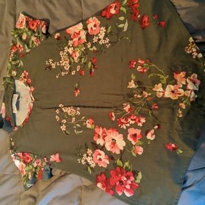 Girls 10/12 stretchy shirt